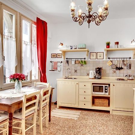 Ca' Badoer Frari Apartment เวนิส ภายนอก รูปภาพ