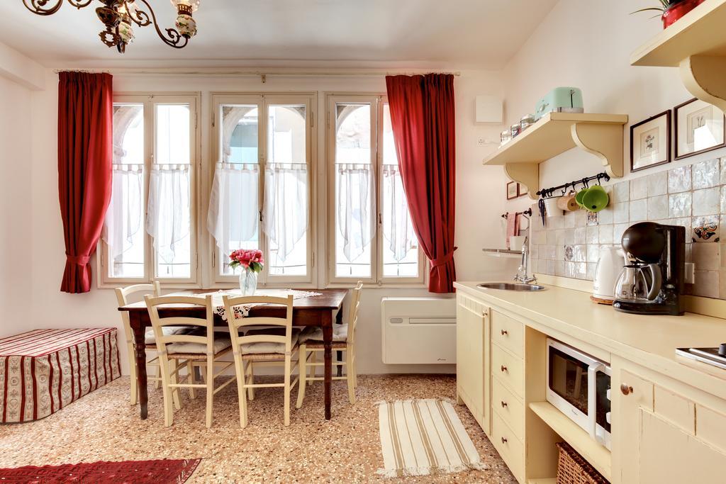 Ca' Badoer Frari Apartment เวนิส ภายนอก รูปภาพ