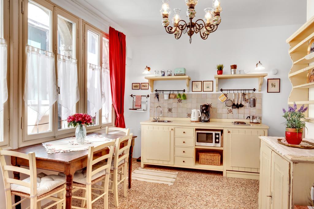 Ca' Badoer Frari Apartment เวนิส ภายนอก รูปภาพ